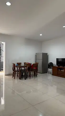 Dijual Rumah Luas 200m di Metland Menteng, Cakung, Jakarta Timur