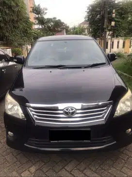 MOBIL TOYOTA KIJANG INNOVA 2.0 V BENSIN AUTOMATIC HITAM TH. 2012