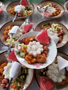 PAKET MENU RACIKAN PIRING TERBANG