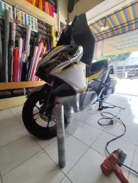 Jasa wrapping motor dan mobil