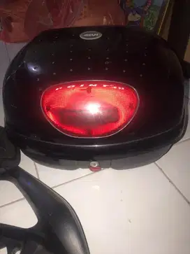 Box Givi + Bracket Nmax ( Besar )