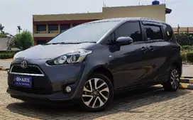KM Rendah Toyota Sienta  1.5 V Bensin-MT 2016 Abu