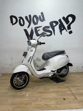 Vespa Sprint 150 iGET Facelift Tahun 2022 Putih Glossy Original