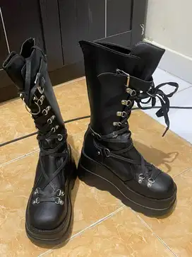 Prelove Sepatu boots hitam size 37