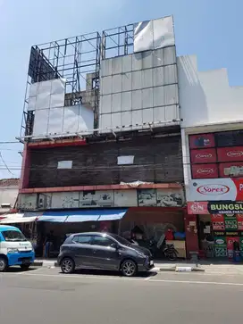 Ruko 2 Lantai Rumah dan Gudang di Tengah Kota