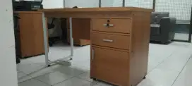Meja dan Kursi Kantor