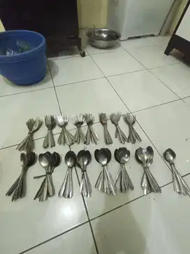 SENDOK DAN GARPU