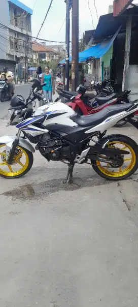 Cbr 150 R 2014 mulus dari baru
