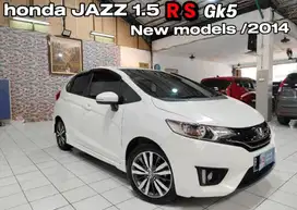 Honda JAZZ RS GK 5 Bensin AT 2014 Putih . Low km