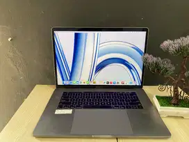 MacBook Pro A1990 15inc Core I9 Ram 16GB SSD 256GB