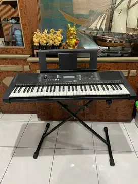 Keyboard yamaha PSR E373 bagus