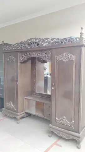 Lemari kuno kayu jati asli
