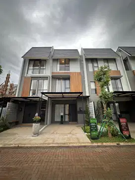 Rumah 3 Lantai Dekat Danau & Sekolah Elite, Jual BU Minggu Ini!