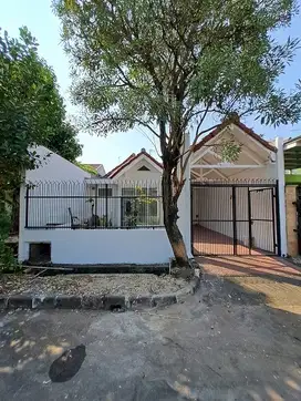 Rumah siap huni, Renovasi, 1,25 Lantai, Selatan, di Cluster Banjar Wij