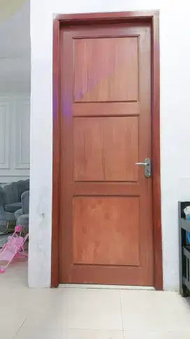 Pintu kayu minimalis