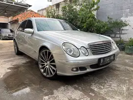 Mercedes-Benz E240 2005 Bensin