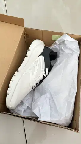 Reebok Split Flex Men Training Shoes Chalk. Sepatu Pria Reebok