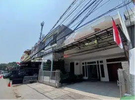 Rumah Muara Karang pinggir jalan besar cocok untuk usaha,parkiran luas