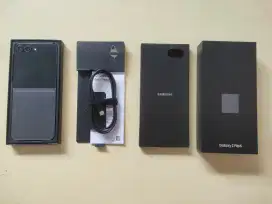 Dijual Samsung Galaxy Z Flip 5 256GB Fullset + Official Accessories