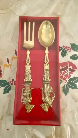 Set Sendok Garpu Antik Kuningan Ukir Wayang – Unik & Elegan