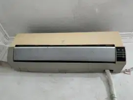 Dijual Cepat AC Sharp 1/2 PK Masih Bagus