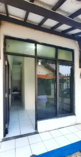 Rumah disewakan sebagai tempat tinggal atau gudang