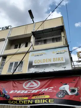 Mencara Karyawan Jaga Toko dan Penjualan