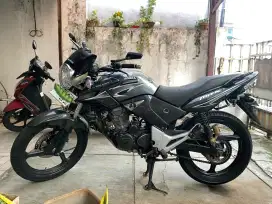 Honda tirev warna abu2 metalik tahun 2010