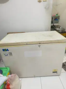 frezer box 310 liter merek RSA