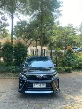 Toyota Voxy 2.0 AT 2018