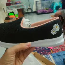 Sepatu Tomkins baru