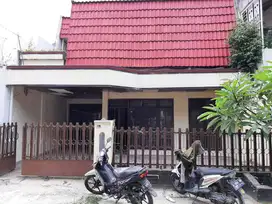 Rumah 2 lantai hitung tanah di Taman Meruya illir dengan jalanan 2 mbl