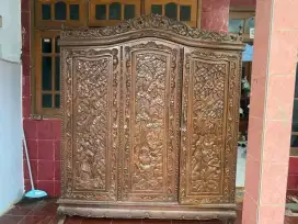 Lemari kayu jati ukir