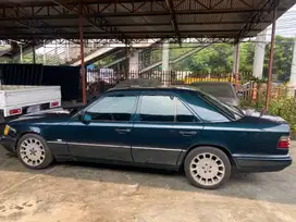 Mercedes Benz W124 E220 Masterpiece 1995 AT