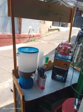 DIJUAL Booth jualan es + mesin cup sealer + dispenser es