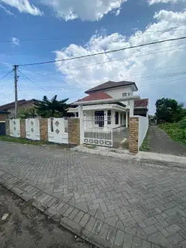 Rumah lantai 2 Rogojampi utara