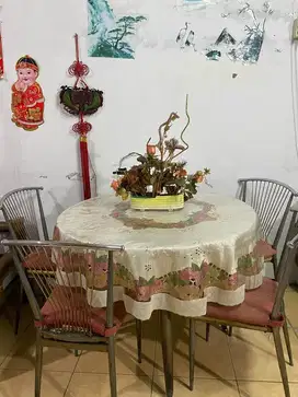 Meja Makan Bulat Kaca + 4 Kursi Makan
