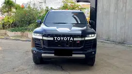 Toyota Land Cruiser LC 300 GR Sport GR-S 4x4 TSS 2023 Like New Low KM