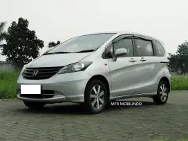 Honda Freed SD 2010 Silver Istimewa