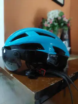 Helm sepeda + kaca magnet
