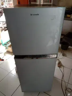 Dijual cepat kulkas 2 pintu