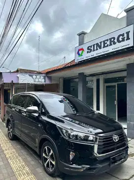 Toyota innova venturer 2.0 Bensin AT 2022