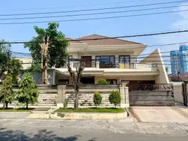 Raya dharmahusada permai jual rumah mewah strategis nol jalan raya kom