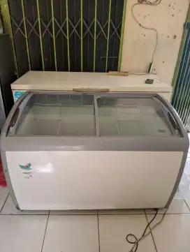 dijual cepat freezer box kaca