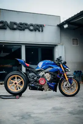 DUCATI STREET FIGHTER V4S z900 r6 monster