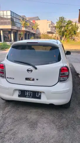 Nissan march 2012
