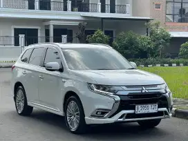 Mitsubishi Outlander PHEV 2019 Putih Mutiara