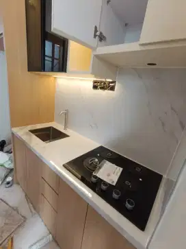 Top meja Quadra