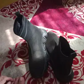 Di jual sepatu merek versace size 41 br satu kali pakai