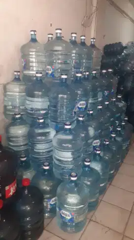 Karyawan Galon dan Gas